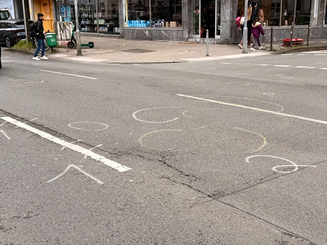 Die Unfallstelle an der Merowingerstraße.