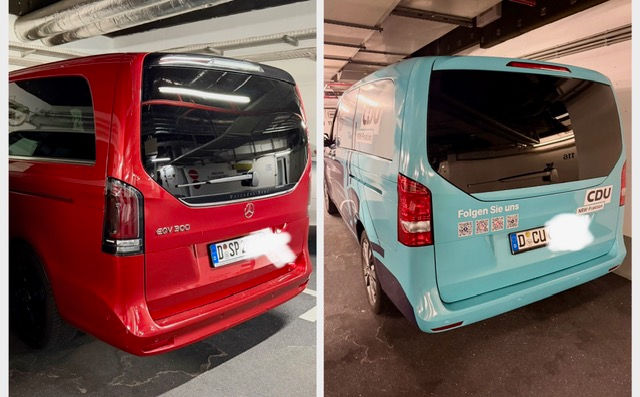 Das Auto der SPD (links) und das der CDU (rechts).