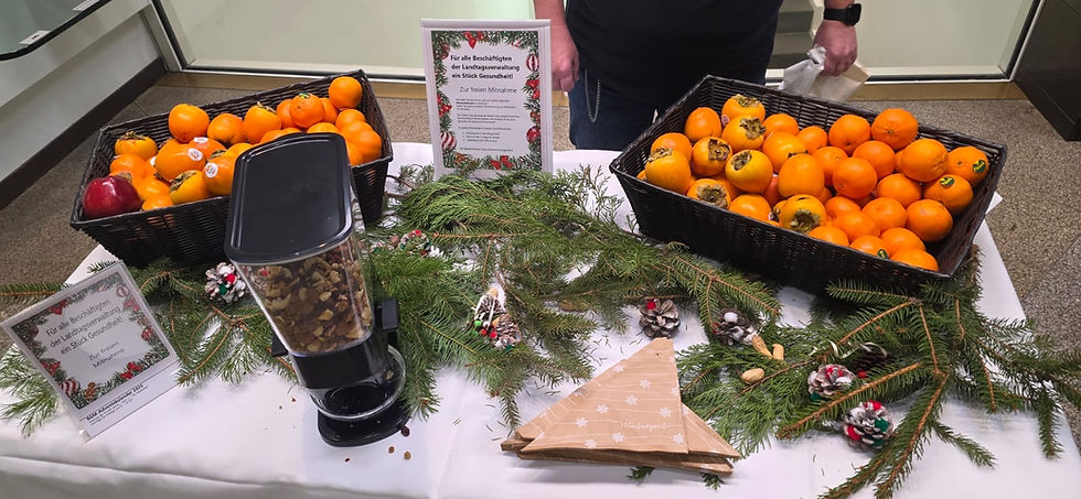 Kakis mit netter Deko - ausdrücklich für Beschäftigte der Landtagsverwaltung.