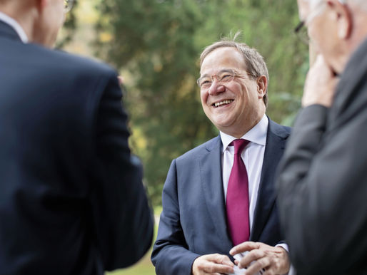 Sie kommen nicht drauf, wer Armin Laschet für die Ahnengalerie porträtiert