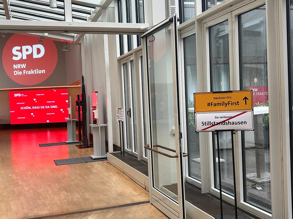 Das Schild vor dem Eingang zur SPD-Fraktion. Später am Tag war es weg.