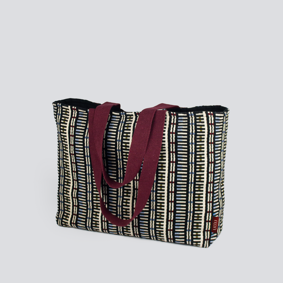 Dokuma desenli Ada çantası, bordo askılı üç çeyrek görünüm