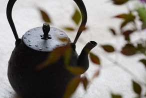 鉄瓶で沸かした白湯などで、何となく体調の良さを実感されている方も増えている鉄瓶との暮らし