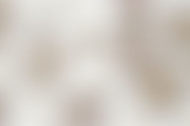 ご飯時の食卓でお箸やカトラリーを手に取る瞬間、心が華やぎます。