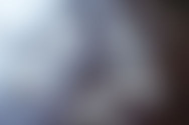 凛とした佇まいの中に、優し気な温かさや穏やかな雰囲気が感じられる沖澤康平さんの作るガラスのうつわ