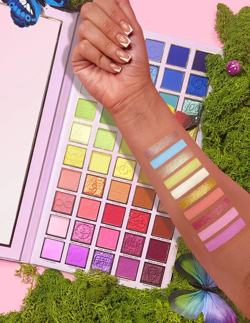 Miniatura: Paleta de sombras AM-PM de Plouise con tonos versátiles para día y noche.