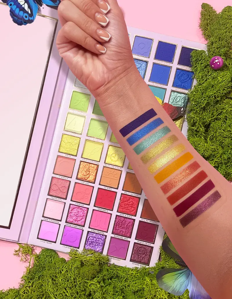 Miniatura: Paleta de sombras AM-PM de Plouise con tonos versátiles para día y noche.