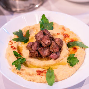 Hommos s grilovaným jehněčím masem - recept