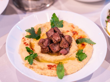 Hommos s grilovaným jehněčím masem - recept