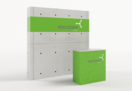 3 x 3 SEG Pop Up Wand mit oder ohne LED Hinterleuchtung. Textildruckgrafik wird mit Silikonkeder am Aluprofil ohne Werkzeug befestigt. PKW Messewand mit Counter. Aufbau ohne Werkzeuge. KOHLSCHEIN | MESSE MIT SYSTEM SPEZIALIST FÜR MOBILE MESSESTÄNDE.