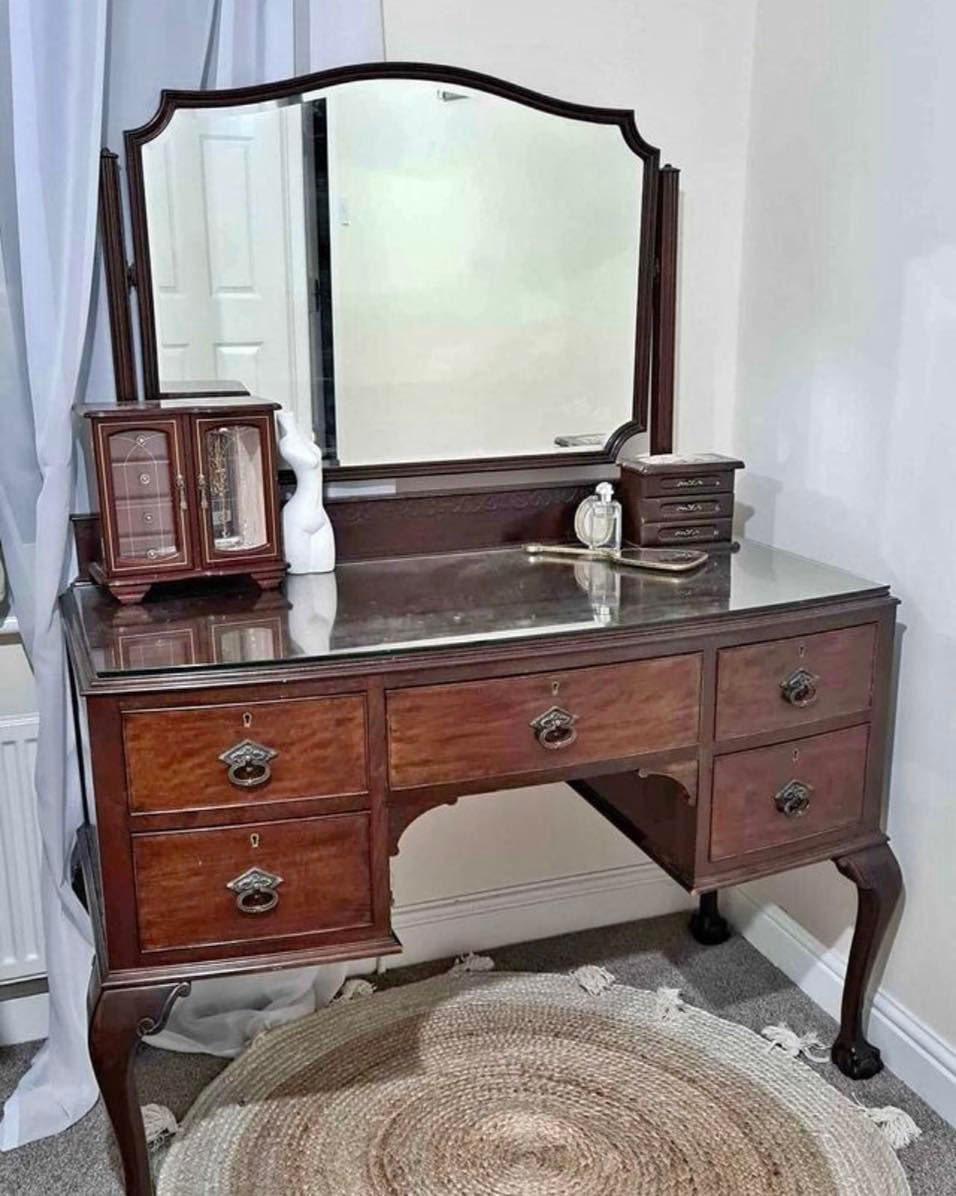 Thumbnail: Queen Anne leg dressing table available to commission