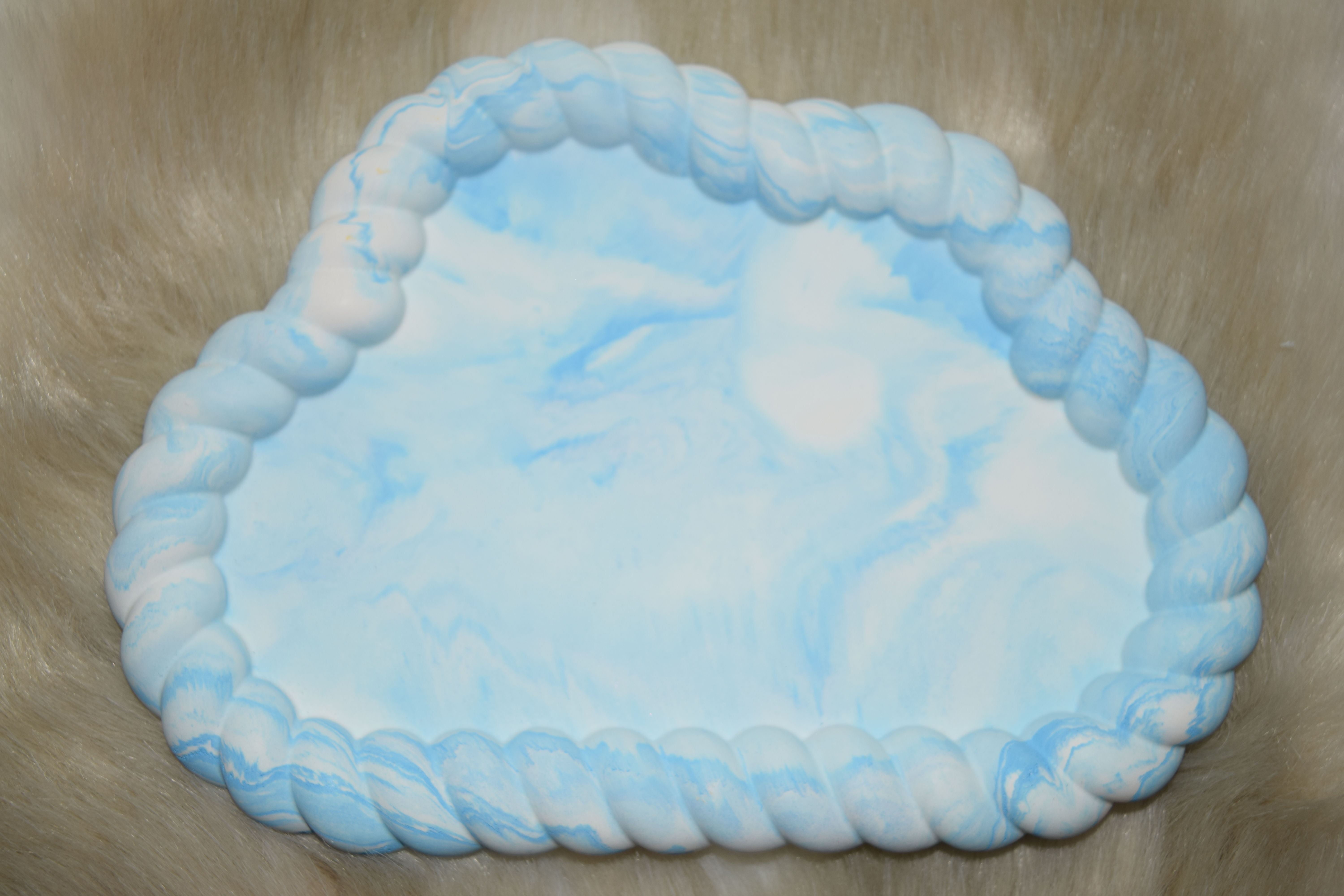 Plateau en forme de nuage en résine naturelle