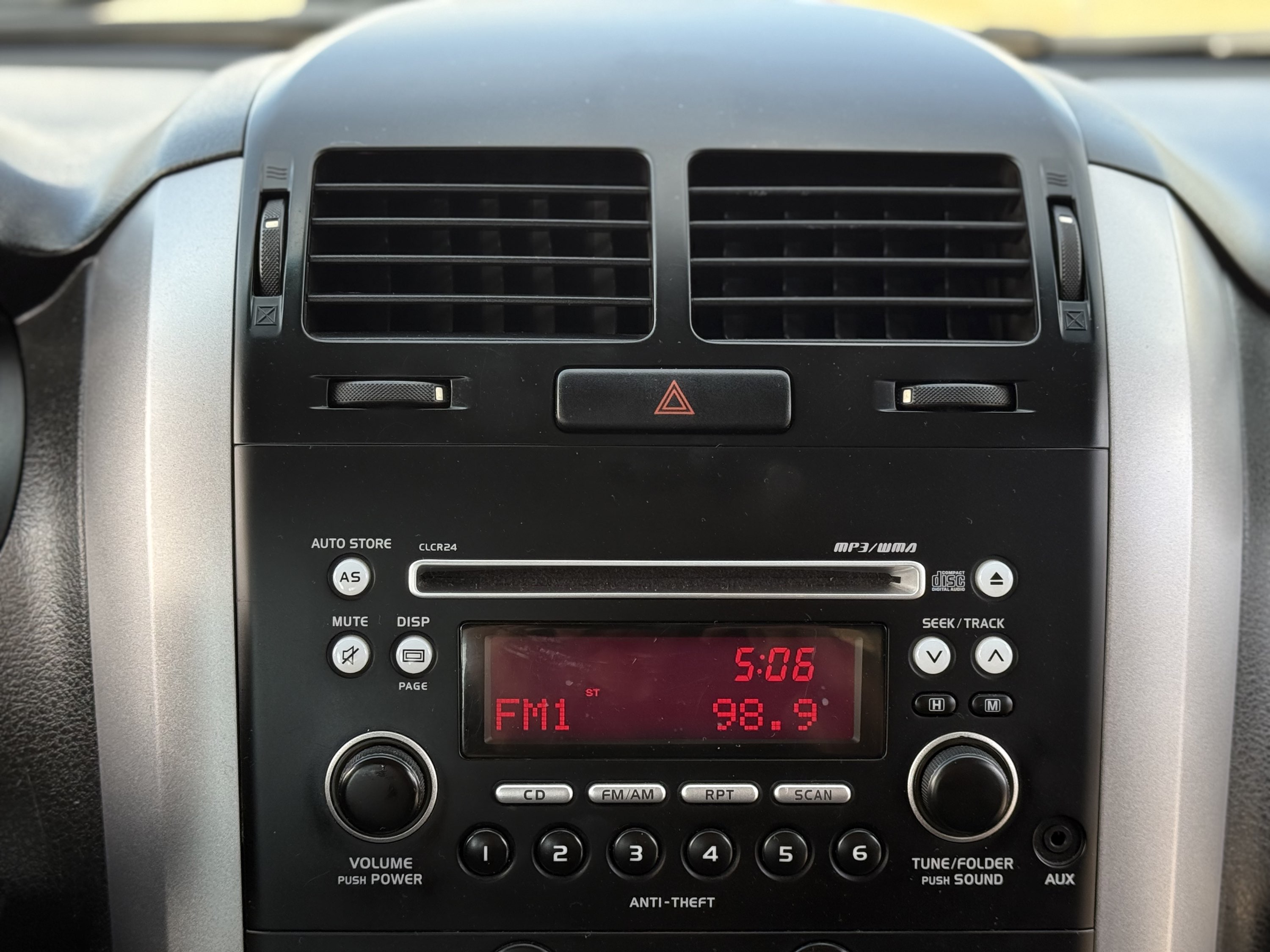 Suzuki Grand Vitara — foto 15 de 16