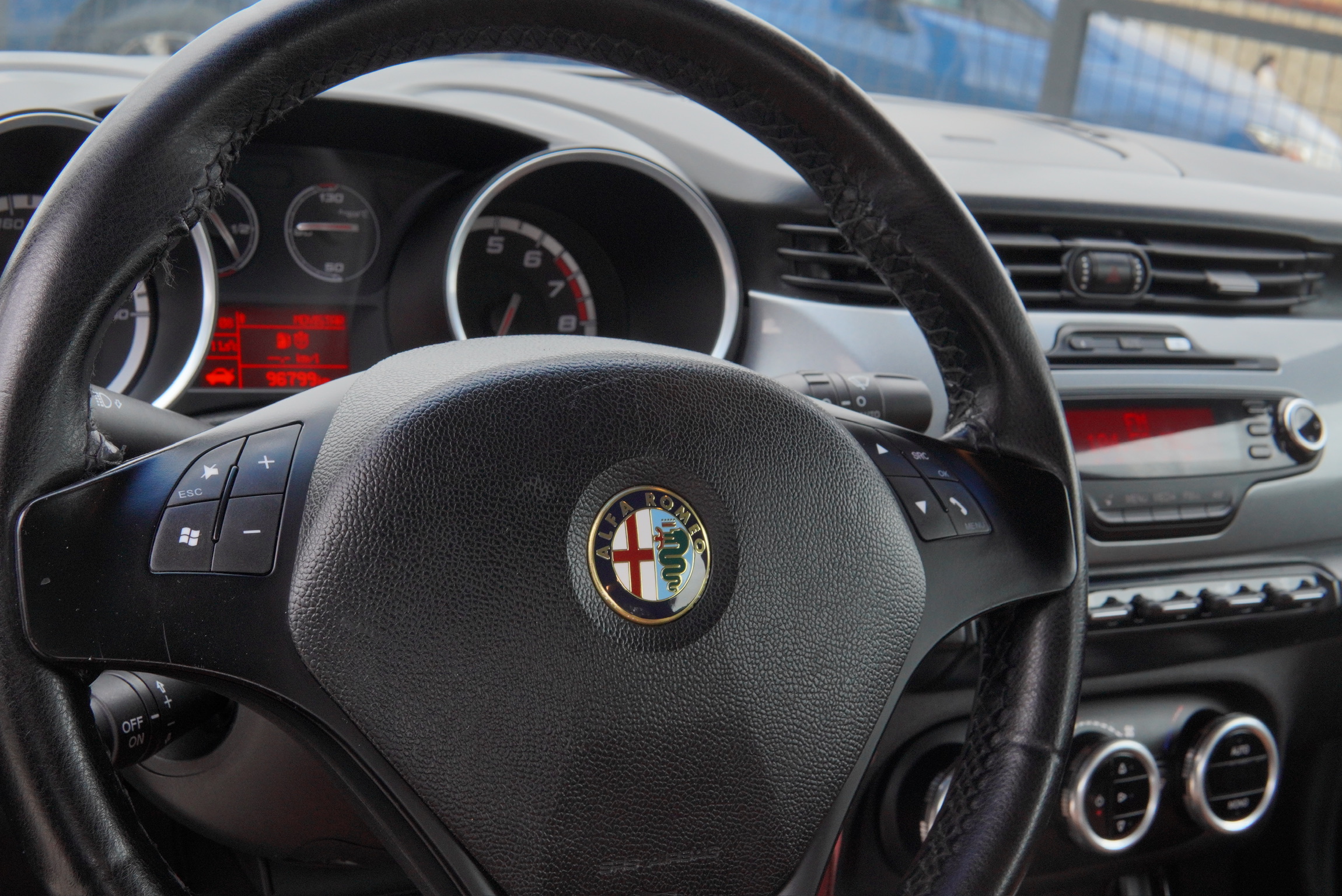 Alfa Romeo Giulietta Distinctive — foto 17 de 19