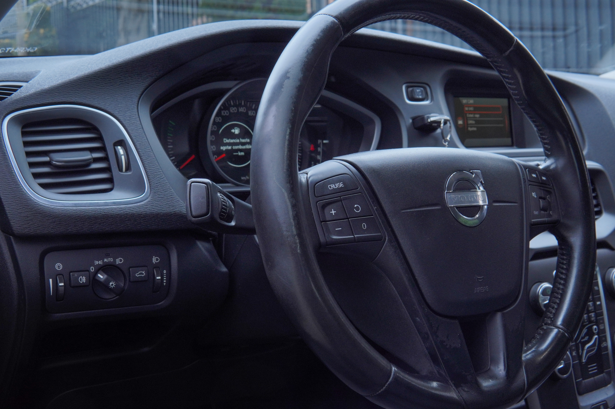 Volvo V40 Cross Country — foto 15 de 17
