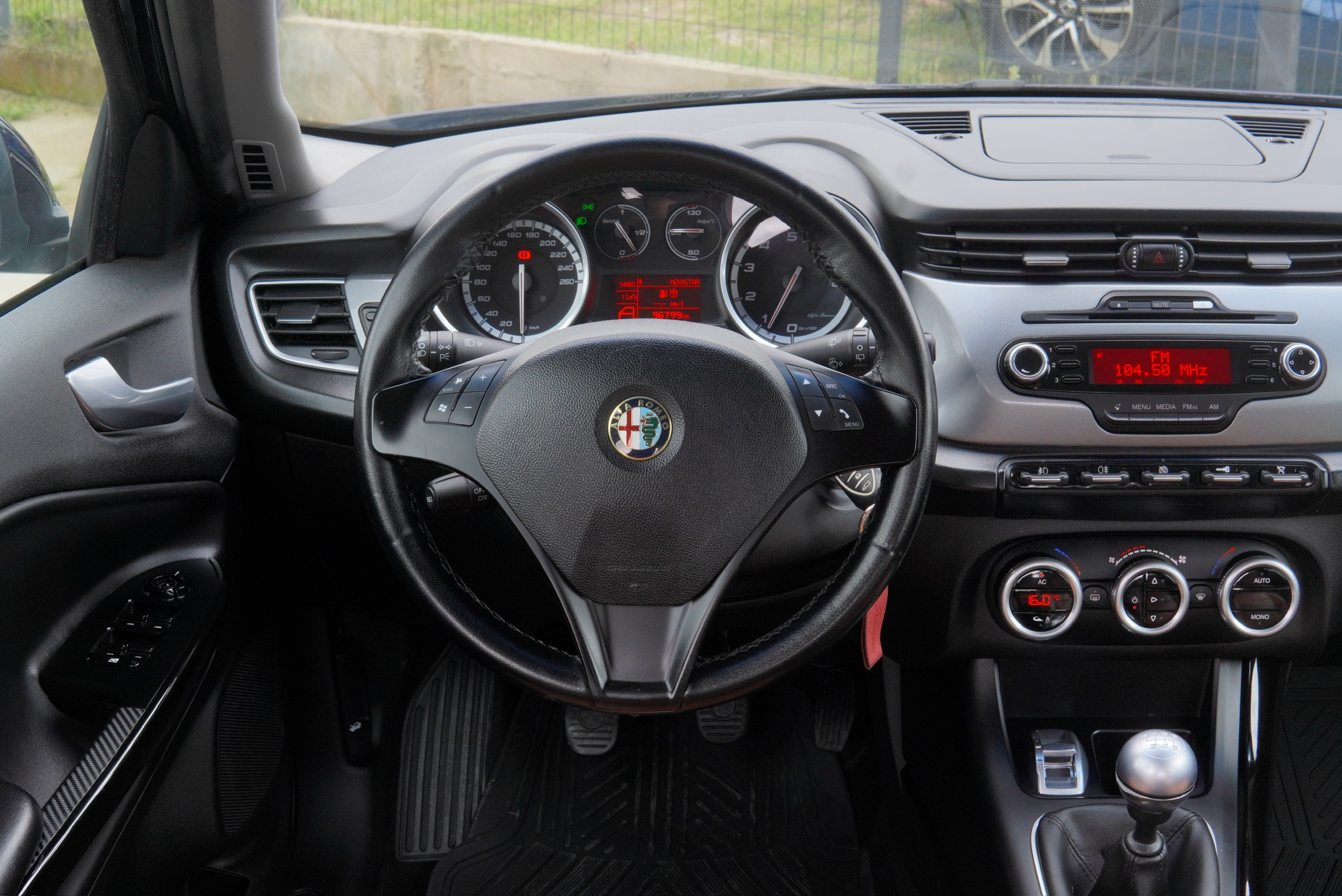 Alfa Romeo Giulietta Distinctive — foto 16 de 19