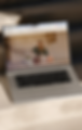 Resultaat van webdesign voor By Vie – elegant logo en branding voor sound healing