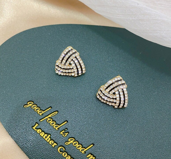 縮圖：Triangle Black and White earrings, Dangle earrings