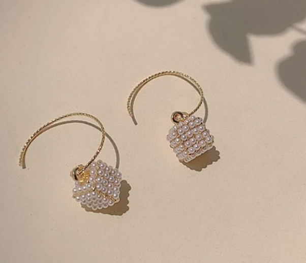 縮圖：Square Pearl Hoop Earrings