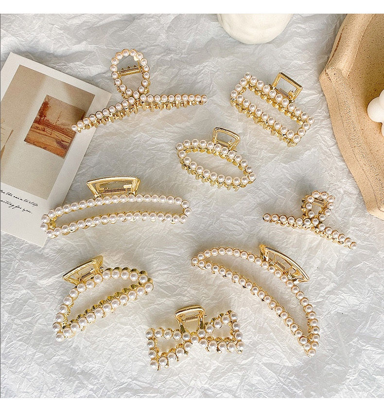 Thumbnail: Pearl Hair Claw Clip