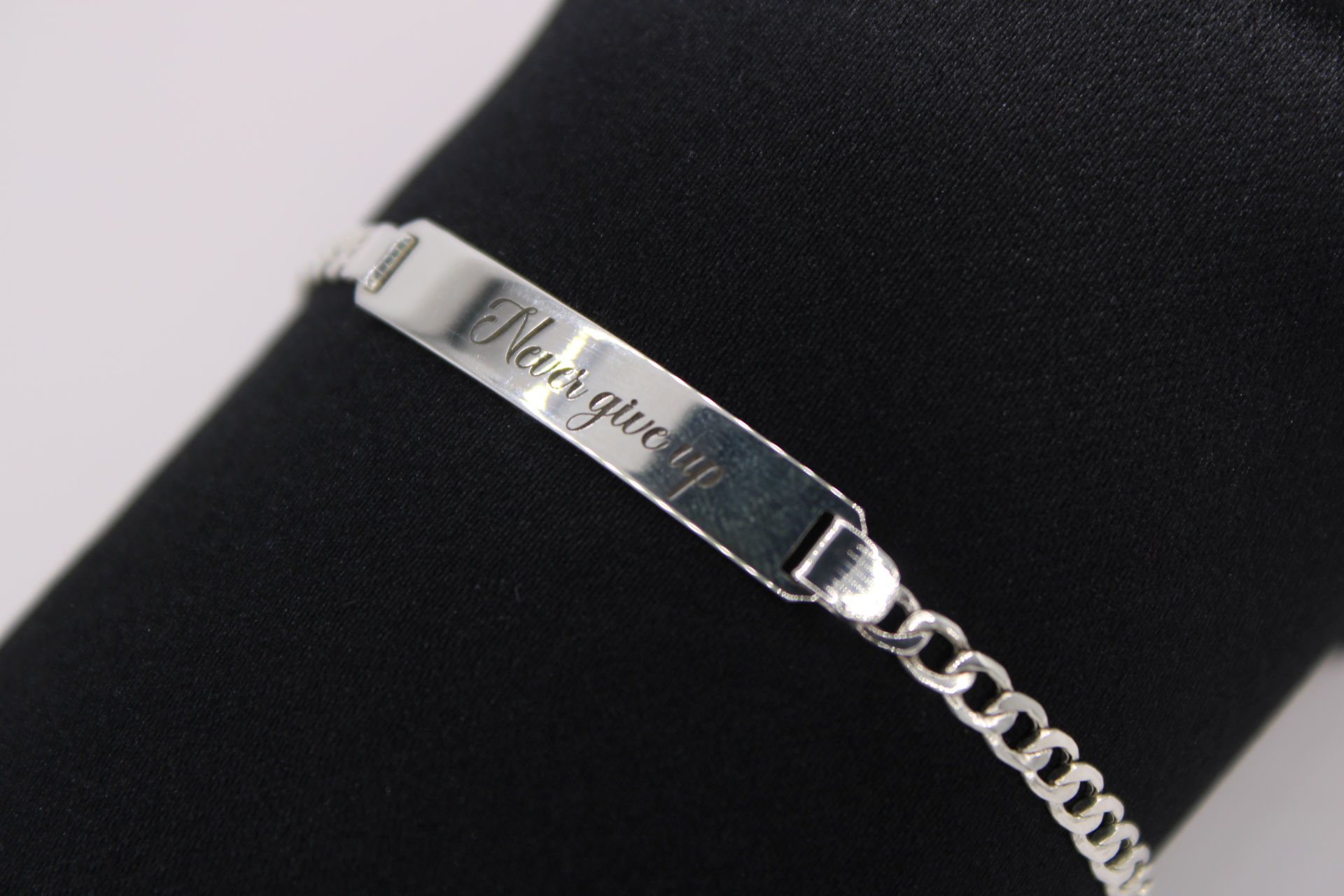 Bracelet Tag Model 2 - Personalized "Never Give Up"