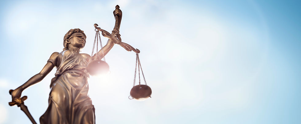 Concept de droit juridique statue de Dame Justice avec balance de justice