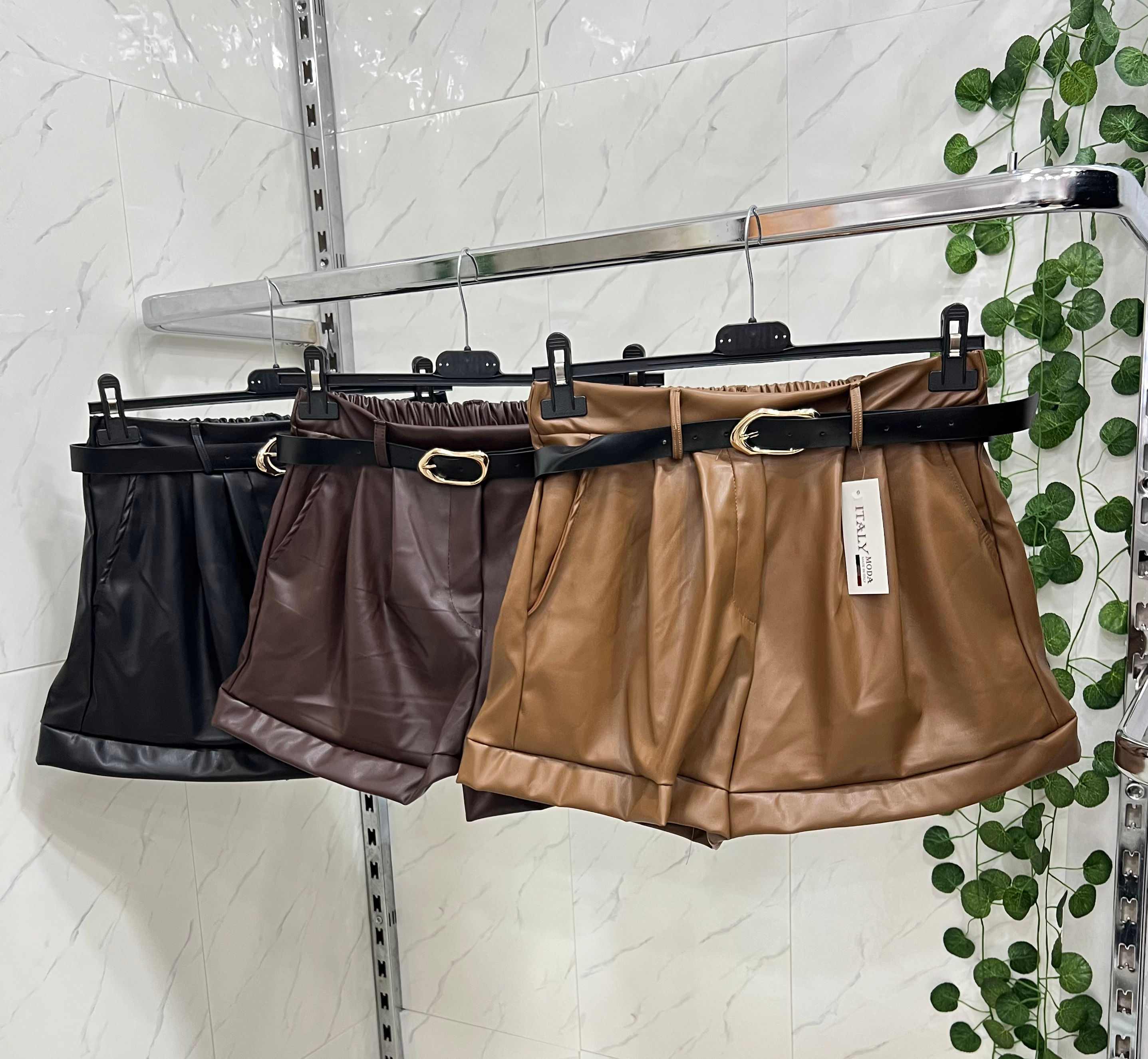 Pantaloncino ecopelle 328
