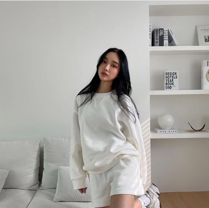 Thumbnail: 'Fashion Changes But Style Endures' white sweatshirts and pants on a model