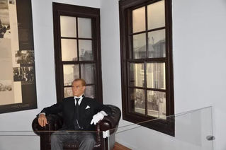 Her Yol Bir Umuttur, Her Umut da Bir Yelken...