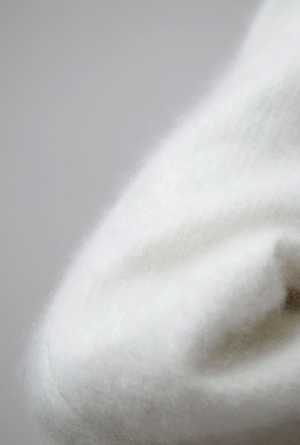 Thumbnail: Fluffy Cropped Cashmere Coat in White