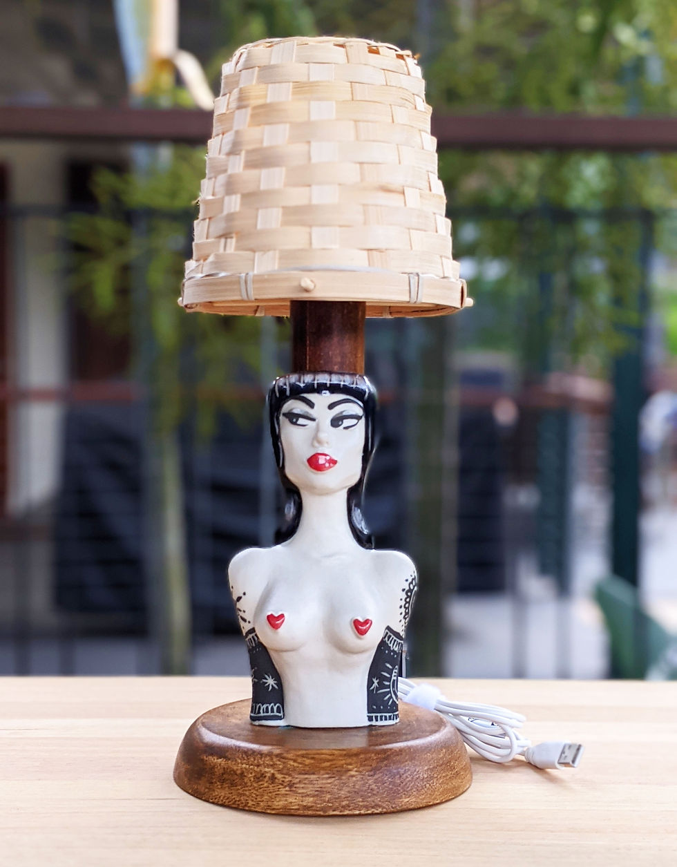 The Shady Lady Lamp 07 front