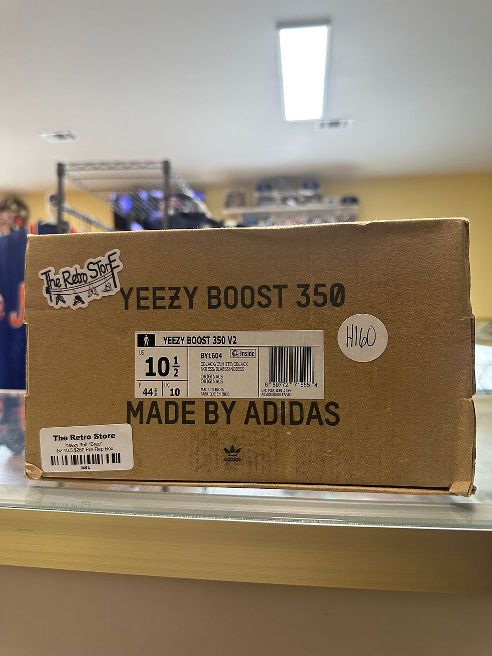 Thumbnail: Yeezy 350 “Bred” sz 10.5 Pre-Owned 