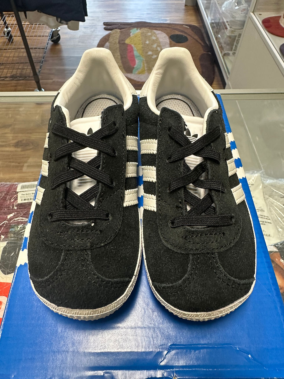 Thumbnail: Adidas Gazelle “Black White” sz 9.5 Pre-Owned 