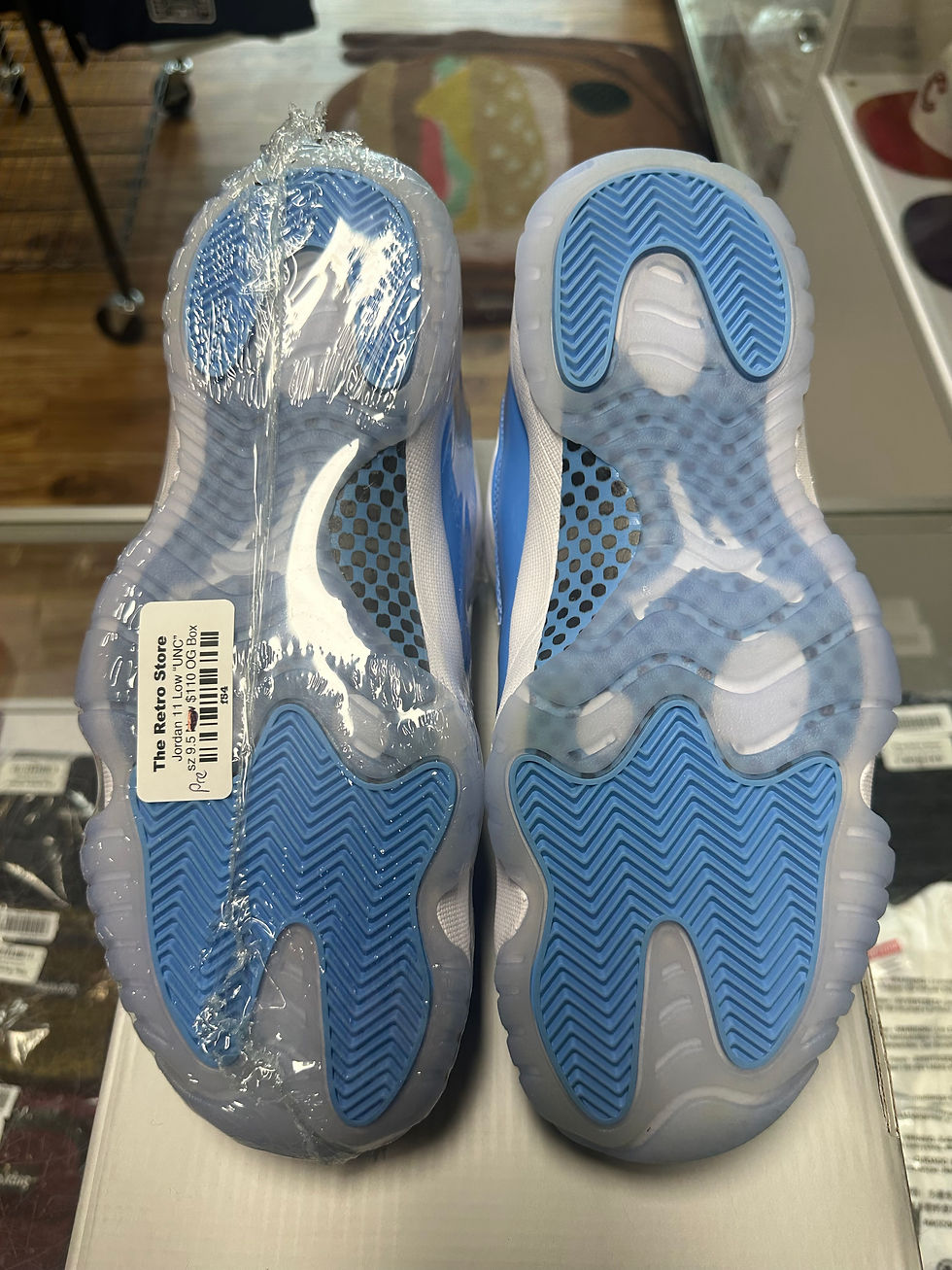 Thumbnail: Jordan 11 Low “UNC” sz 9.5 Pre-Owned 