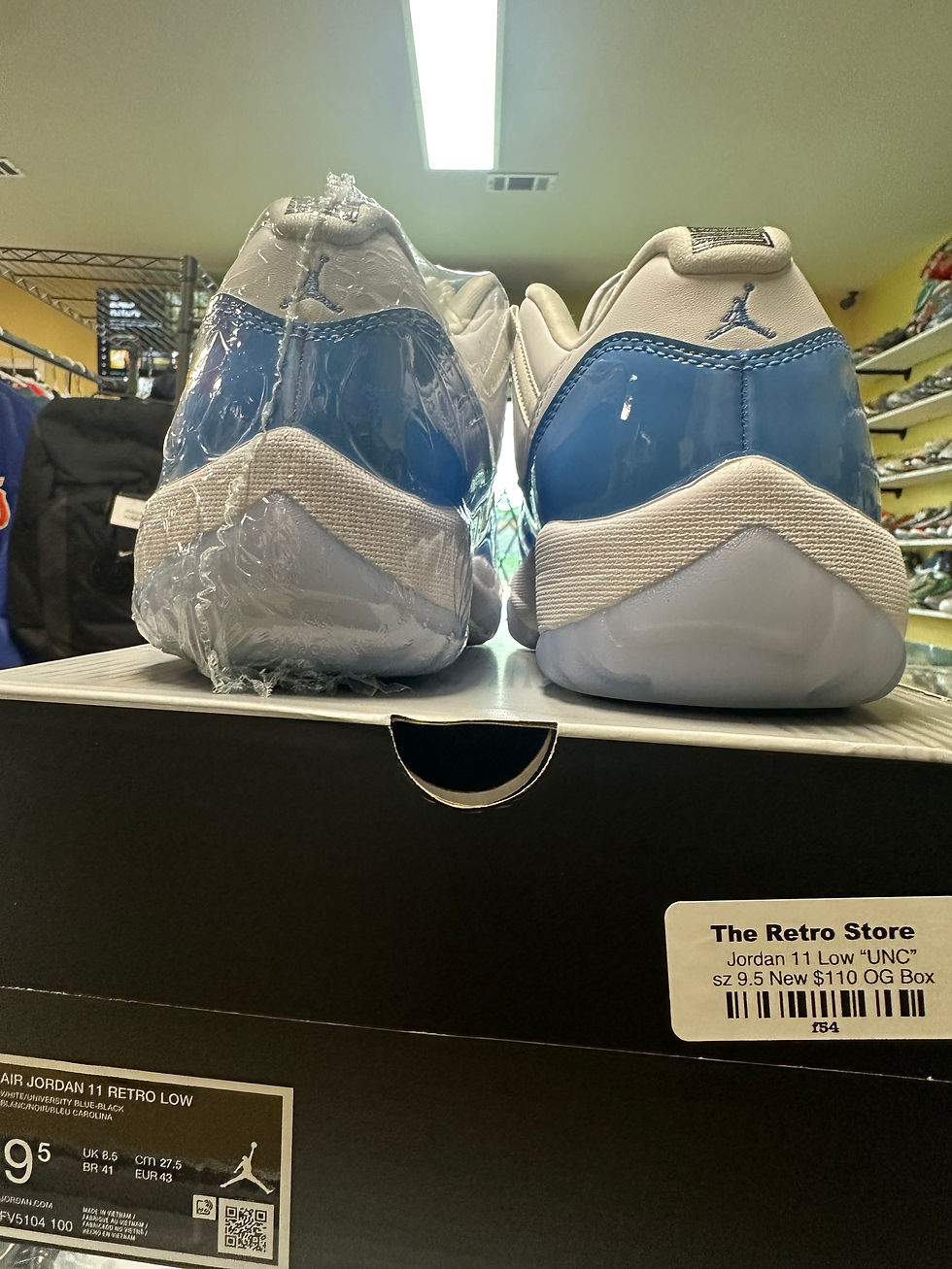 Thumbnail: Jordan 11 Low “UNC” sz 9.5 Pre-Owned 