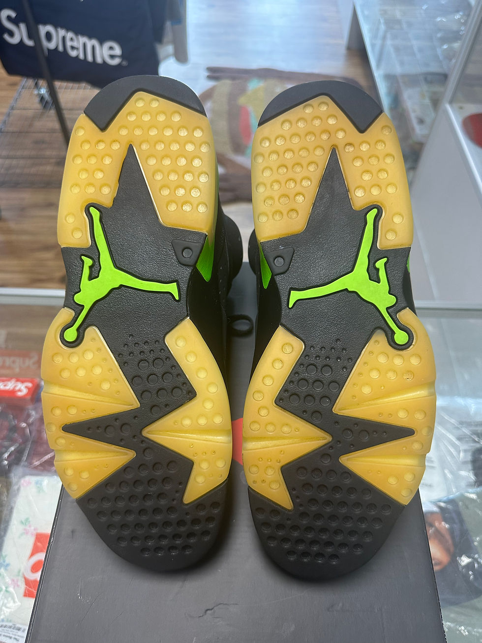 Thumbnail: Jordan 6 “Electric Green” sz 10.5 Pre-Owned 