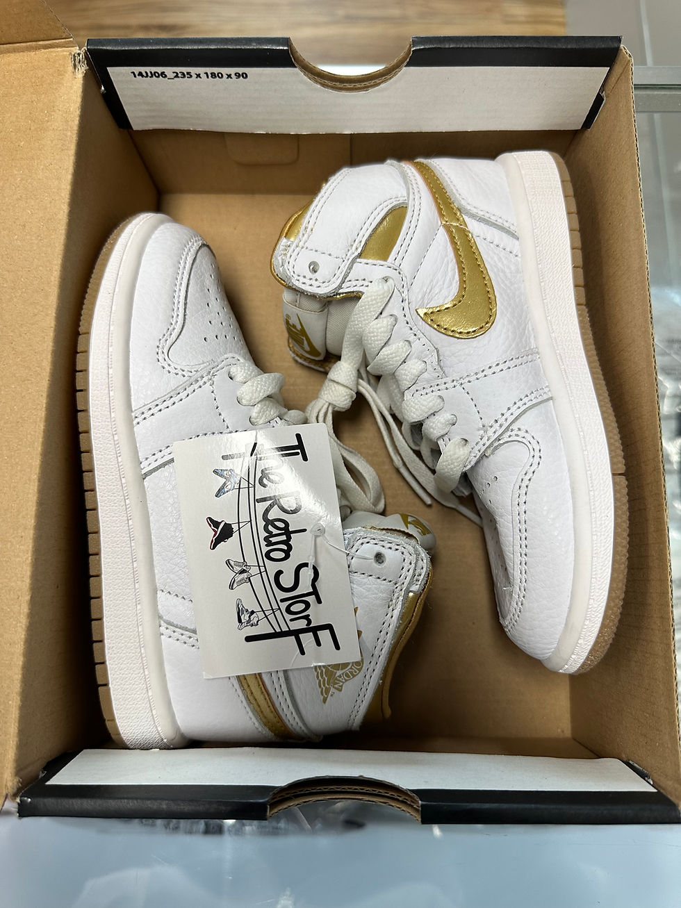 Thumbnail: Jordan 1 “Metallic Gold” sz 11c Pre-Owned