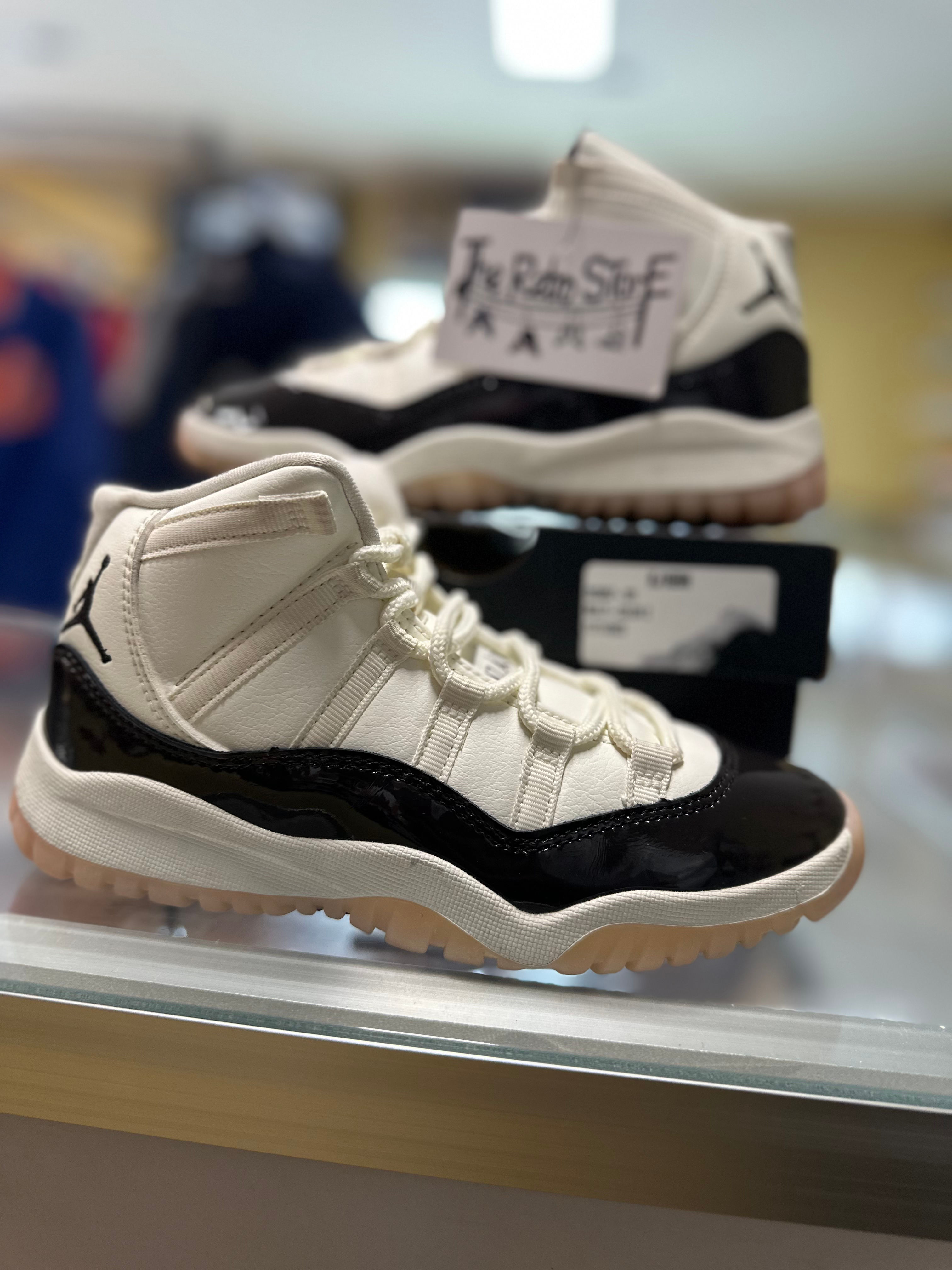 Jordan 11 “Neapolitan” sz 2y Pre-Owned