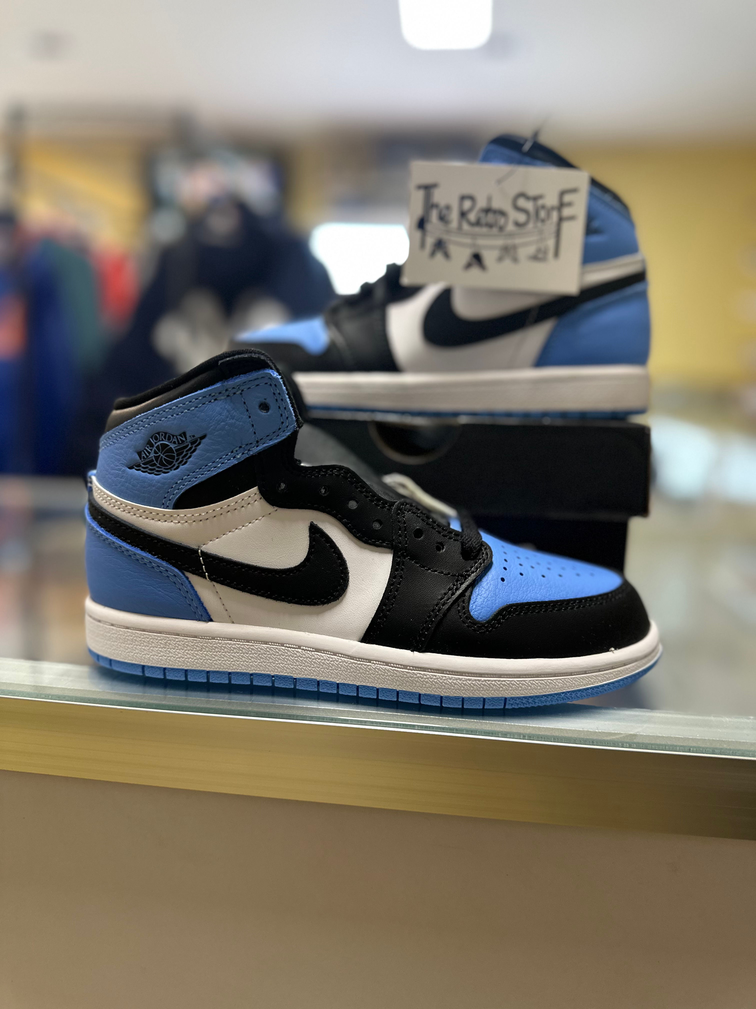 Jordan 1 “Unc Toe” sz 2y Pre-Owned 