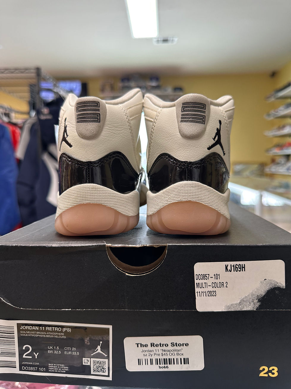 Thumbnail: Jordan 11 “Neapolitan” sz 2y Pre-Owned