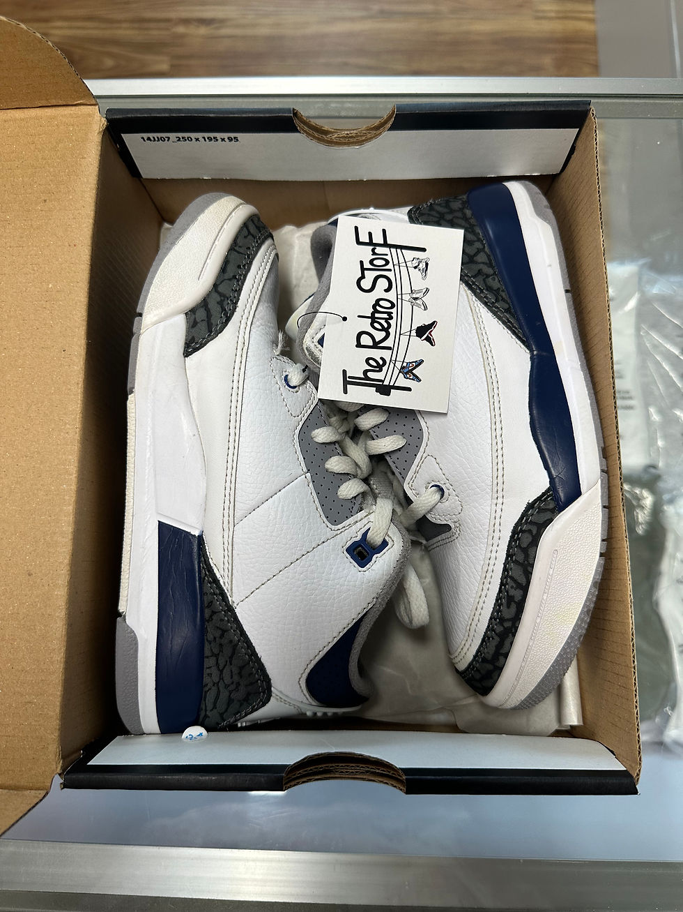 Thumbnail: Jordan 3 “Midnight Navy” sz 3y Pre-Owned 