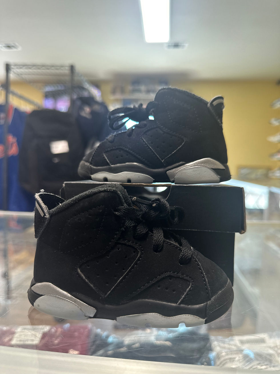 Thumbnail: Jordan 6 “Chrome” sz 4 Pre-Owned 