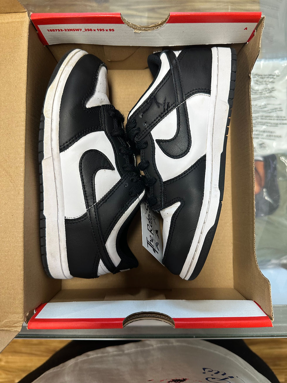 Thumbnail: Nike Dunk “Panda” sz 2y Pre-Owned 