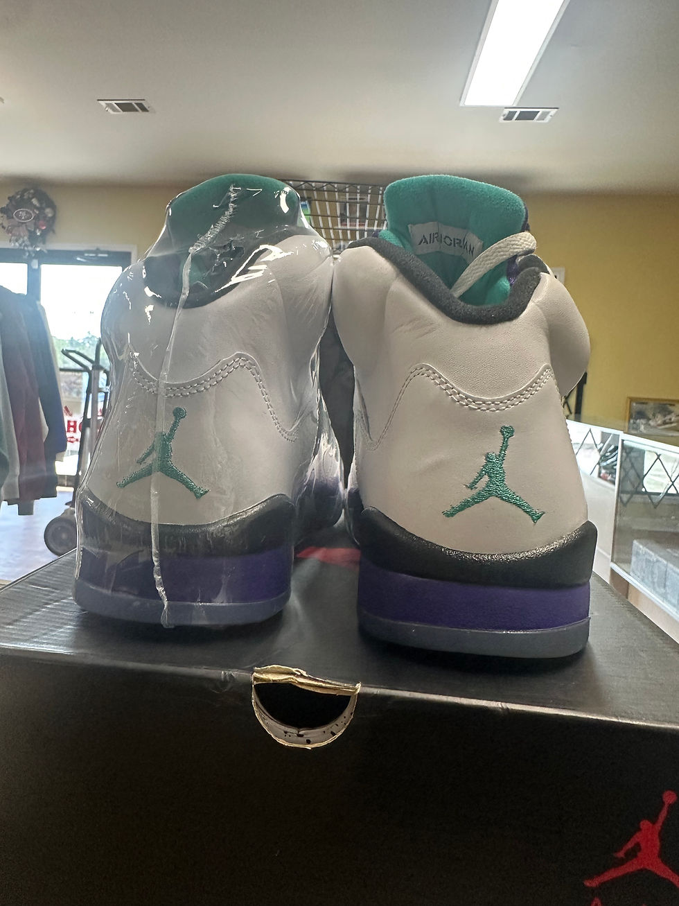 Thumbnail: Jordan 5 “Grape” sz 10 Pre-Owned