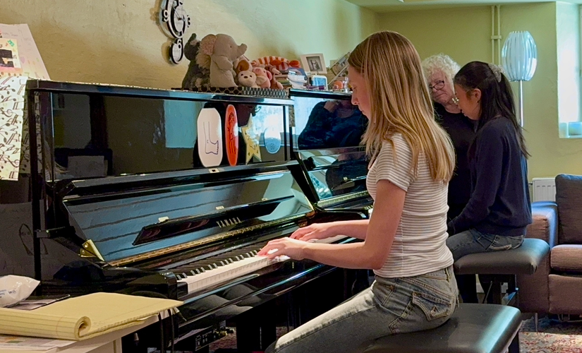 Suzuki repertoire group lesson with Caroline Fraser