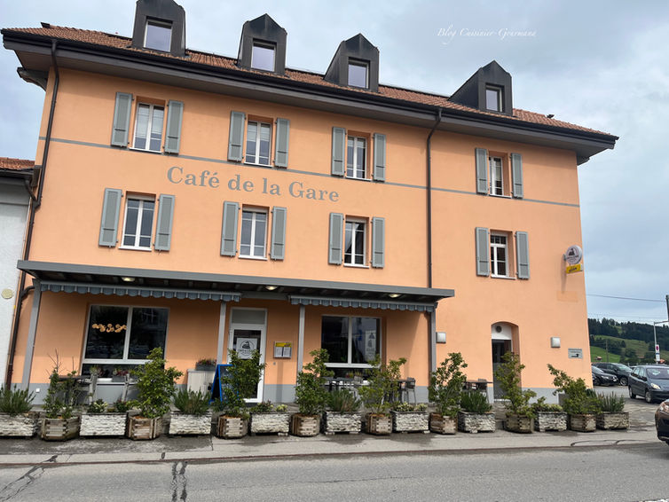 Agréable repas de midi au restaurant de la Gare à Vuadens 1628, qui a été repris par la famille Mascaro et dont l'ouverture officiel était ce midi, le 1er septembre.