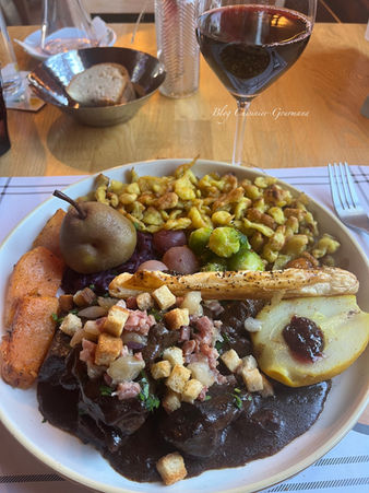 Civet de cerf et ses garnitures