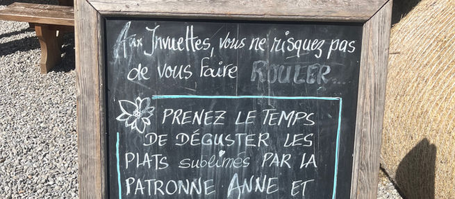 Enième visite à la buvette des Invuettes à Charmey et une fois de plus je me fait plaisir avec la meilleure planchette de charcuteries de la région et un délicieux rösti.