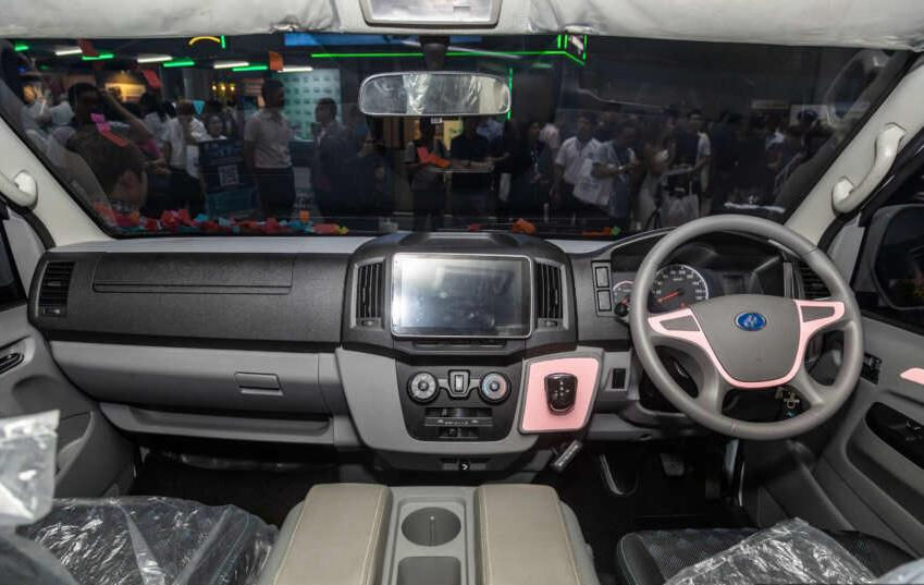 Thumbnail: CAM KING LONG KINGO PLUS 6AT (AUTO) - 18 SEATER HIGH ROOF WINDOW VAN