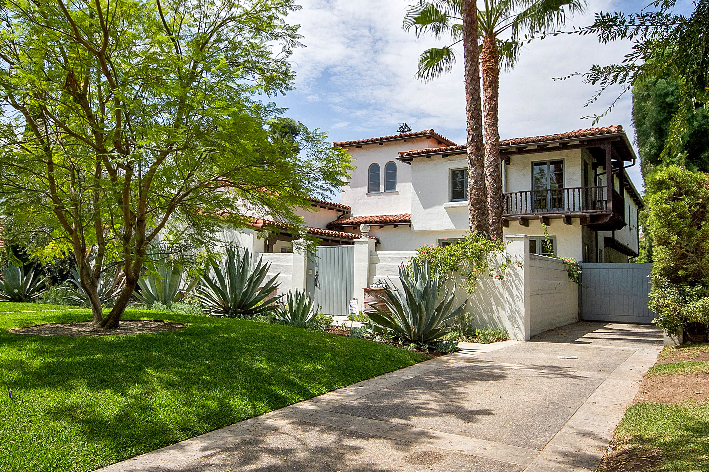 449 N Las Palmas Ave